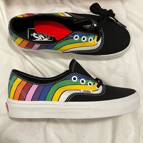 NIB - Vans - 5.5 - Picture 2 of 6